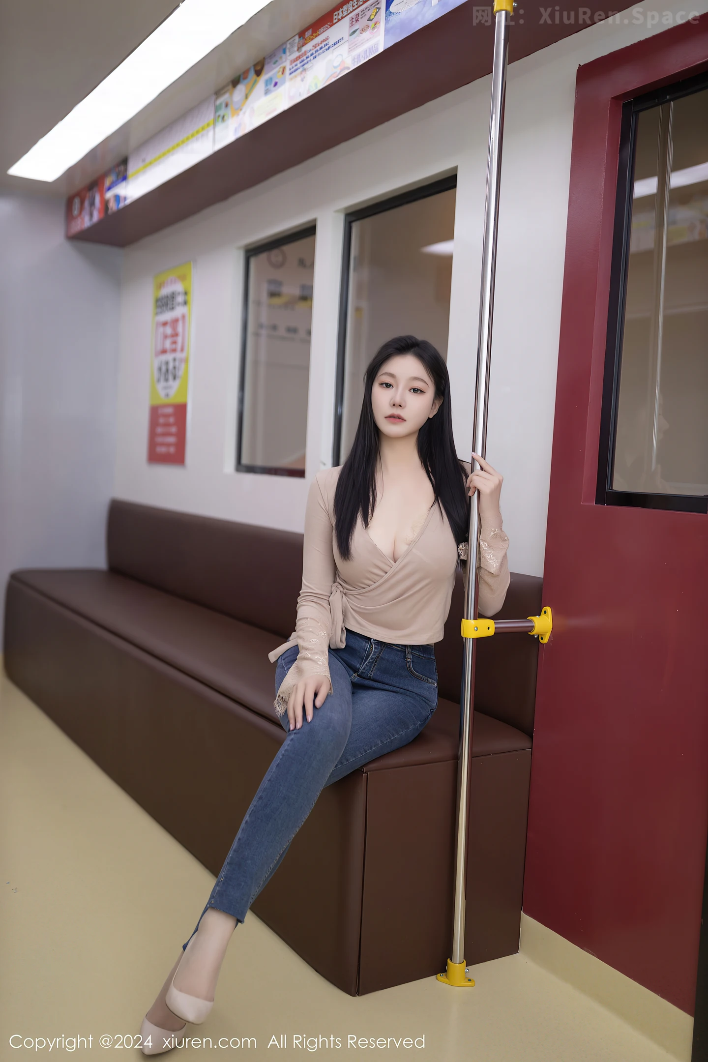 图片[4]-[XiuRen秀人网]VOL.8498 模特安然anran杏色上衣配牛仔裤露性感内衣超薄肉丝完美诱惑写真79P-秀人网官方网站